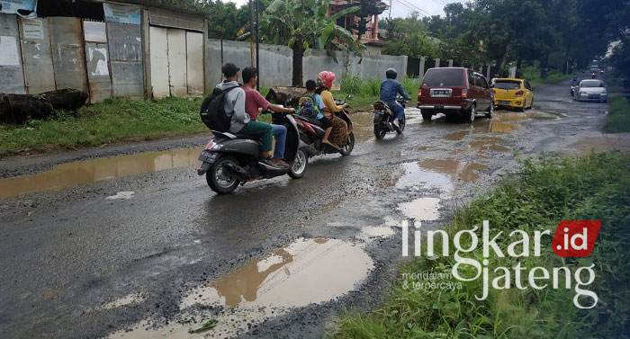 jalan rusak pati