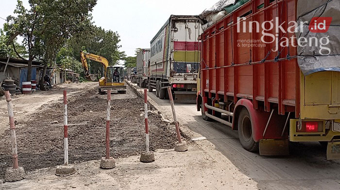 Juwana-Batangan Macet Parah, Satlantas Polres Pati Sarankan Lewat Jalur Alternatif 25 Juwana-Batangan Macet Parah, Satlantas Polres Pati Sarankan Lewat Jalur Alternatif
