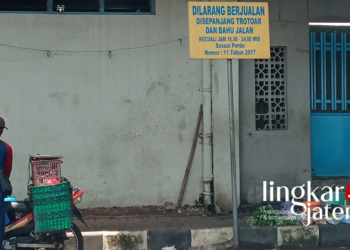 pedagang liar kudus nekat jualan