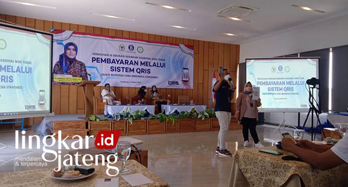 Pelaku UMKM Rembang Dikenalkan Pembayaran Sistem QRIS 25 Pelaku UMKM Rembang dikenalkan pembayaran sistem QRIS
