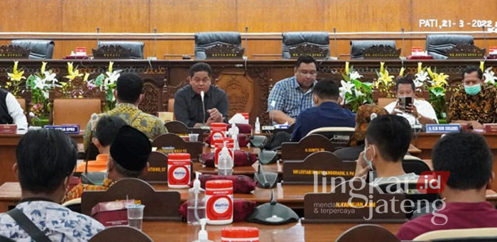 Khawatir Dipaksa Jual Tanah, Warga Trangkil Wadul DPRD Pati 25 DPRD Pati