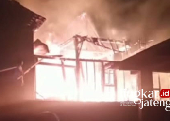 rumah-di-tambakromo-pati-ludes-terbakar