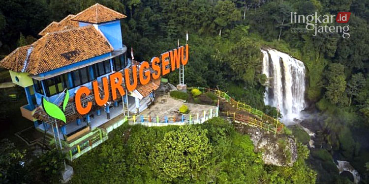 Wisata Kendal, Indahnya Air Terjun Curug Sewu 25 POTRET : Curug Sewu salah satu wisata alam di Kendal. (Instagram @pesona_kendal/Lingkarjateng.id)