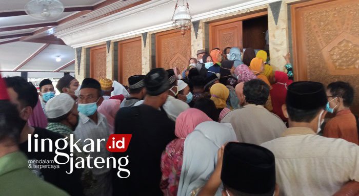 Pandemi Melandai, Makam Sunan Kalijaga Demak Diserbu Peziarah