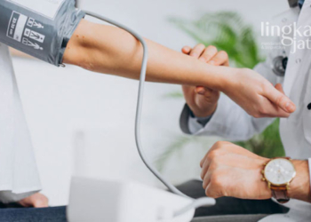 ILUSTRASI: Penderita tekanan darah tinggi (Sumber Gambar: Freepik @senivpetro/Lingkarjateng.id)