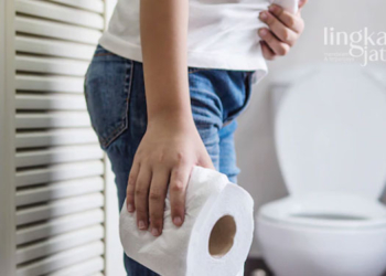 ILUSTRASI: Seseorang mengalami kesulitan saat BAB. (Sumber Gambar: Freepik @jcomp)