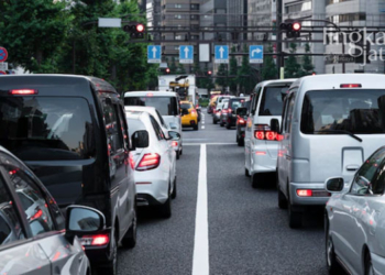 ILUSTRASI: Terjebak macet saat mudik lebaran. (Sumber Gambar: Freepik @freepik)