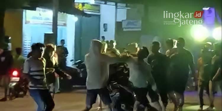 Bangunkan Sahur, Kelompok Tong-Tong Klek Berujung Tawuran di Rembang