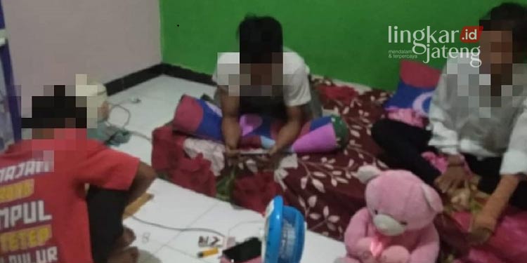 Diduga Mesum, Muda Mudi Terciduk di Kamar Kos Rembang