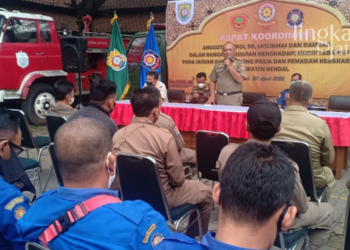 RAKOR: Rapat Koordinasi Satpol PP, Linmas dan Damkar untuk menyambut libur lebaran di halaman Kantor Satpolkar, Rabu (20/5). (Unggul Priambodo/Lingkarjateng.id)