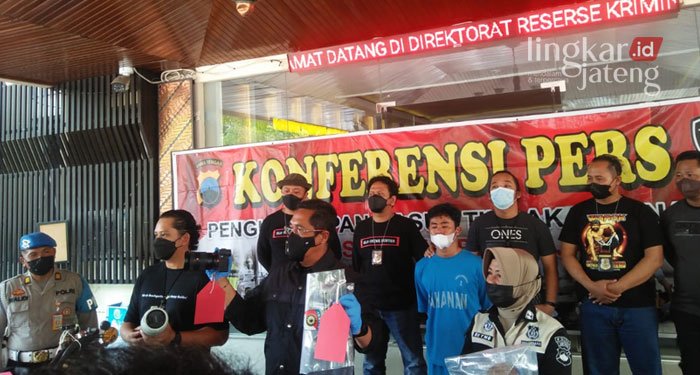 GELAR PERKARA: Polda Jateng saat melakukan konferensi pers terkait pelaku pembunuhan penjaga keamanan toko di Semarang, Kamis (31/3). (Adhik Kurniawan/Lingkarjateng.id)