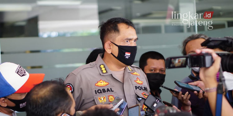 MENJELASKAN: Kepala Bidang Humas Polda Jateng, Kombes Pol M Iqbal Alqudusy saat memberikan keterangan pada awak media. (Dok. Humas Polda Jateng/Lingkarjateng.id)