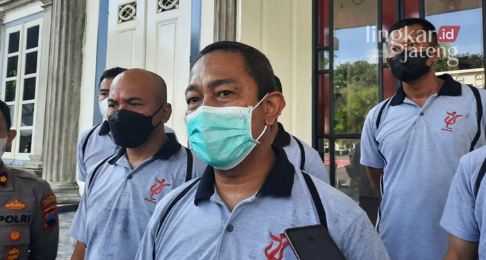 MENERANGKAN: Wali Kota Semarang, Hendrar Prihadi saat menjelaskan pada awak media. (Dok. Pemkot Semarang/Lingkarjateng.id)