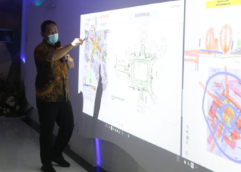 MELUNCURKAN: Wali Kota Semarang, Hendrar Prihadi meluncurkan SHIELD untuk meningkatan kinerja Dinas Tata Ruang Kota Semarang. (Adimungkas/Lingkarjateng.id)