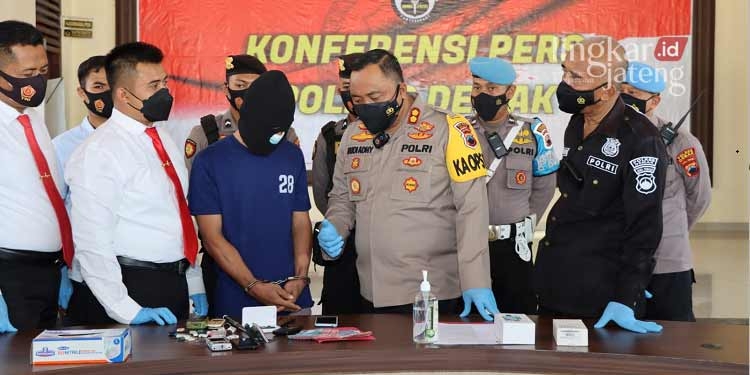 Pencuri Spesialis Barang dalam Mobil di Demak Terancam 7 Tahun Penjara 25 Pencuri Spesialis Barang dalam Mobil di Demak Terancam 7 Tahun Penjara