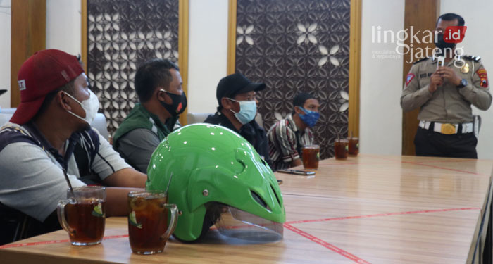 MENGIKUTI: Sebanyak 40 tukang rosok keliling menerima pelatihan dari Yayasan Bintari dengan menggandeng Satlantas Polrestabes Kota Semarang. (Adhik Kurniawan/Lingkarjateng.id)