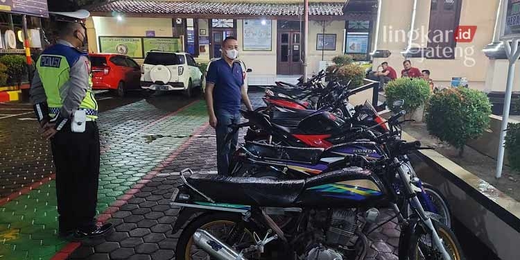 Razia Knalpot Brong di Pati, Petugas Amankan Belasan Motor