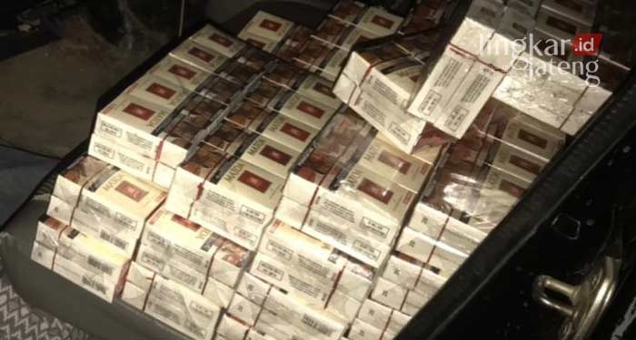 Rokok Ilegal Senilai Rp 130 Juta Lebih Berhasil Diamankan di Kudus 25 Rokok Ilegal Senilai Rp 130 Juta Lebih Berhasil Diamankan di Kudus