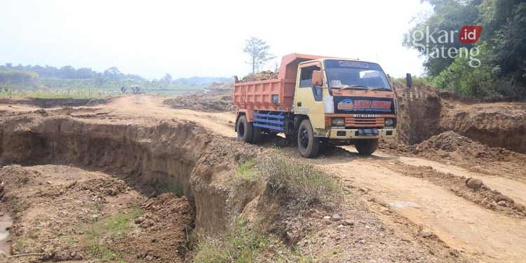 Sempat Ditutup, Galian C Ilegal di Kudus Kembali Beroperasi 25 Sempat Ditutup, Galian C Ilegal di Kudus Kembali Beroperasi
