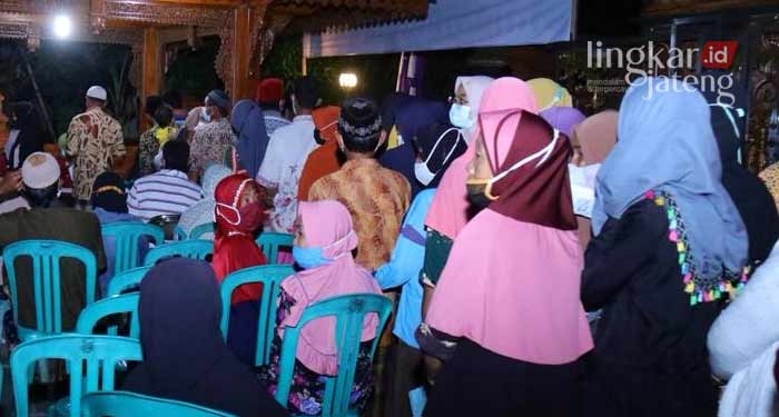 Warga Kaliwungu Kudus Antusias Suntik Vaksin Usai Tarawih