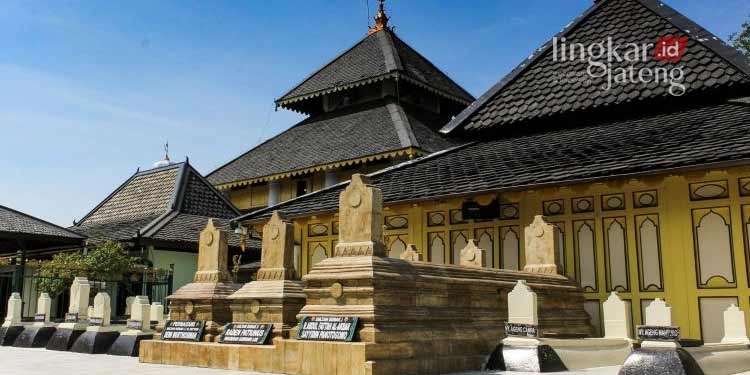 Wisata Religi, Ziarah ke Makam Raja-Raja di Demak