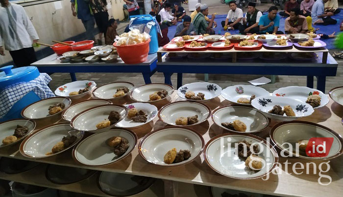 Masjid di Juwana Pati Siapkan 200 Porsi Bukber Tiap Hari, Libatkan Teman Nasrani untuk Mencicipi