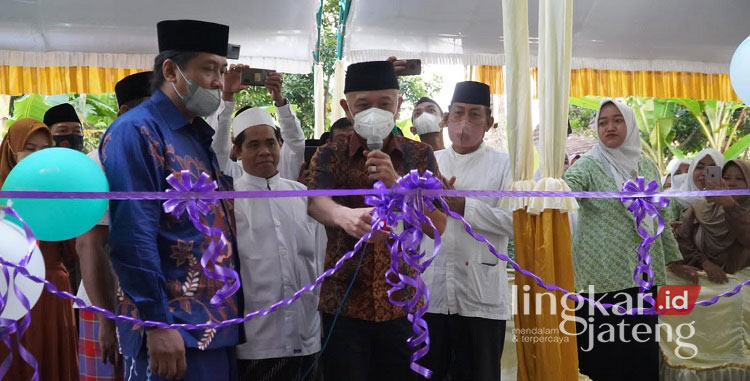 Gulirkan Program Mushola Bergerak, Bupati Jepara Serahkan Sejumlah Bantuan