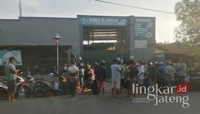 Beli Minyak Goreng Murah di Pati, Pembeli Wajib Bawa Fotokopi KTP 25 Beli Minyak Goreng Murah di Pati, Pembeli Wajib Bawa Fotokopi KTP