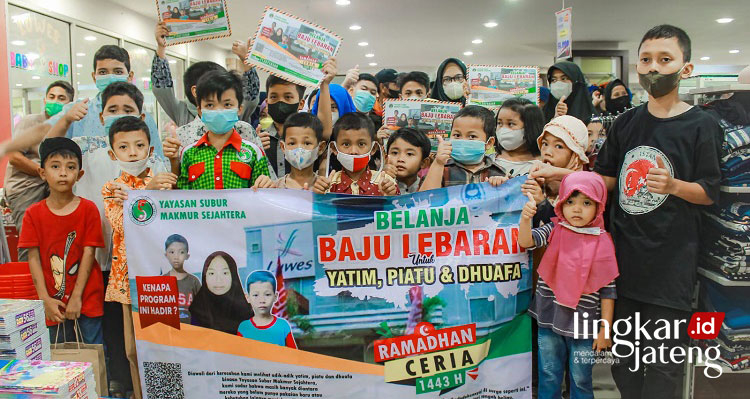Dorong Semangat Ibadah, Yayasan SMS Pati Ajak Anak Yatim, Piatu & Duafa Belanja Baju Lebaran