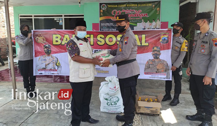 Bakti Sosial, Kapolsek Pati Kota Sambangi Sekretariat Yayasan Subur Makmur Sejahtera 25 Bakti Sosial, Kapolsek Pati Kota Sambangi Sekretariat Yayasan Subur Makmur Sejahtera