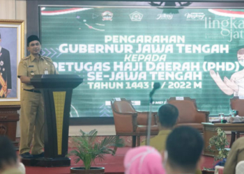 MENERANGKAN: Wakil Gubernur Jawa Tengah, Taj Yasin Maimoen saat memberikan sambutan dalam acara pengarahan Petugas Haji Daerah (PHD) di Gedung Gradhika Semarang, Senin (30/05). (Dok. Humas Pemprov Jateng/Lingkarjateng.id)