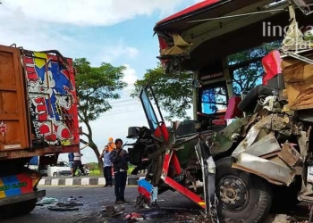 Kecelakaan-di-Jalan-Lingkar-Pati,-Bus-Semarang-Surabaya-Remuk-Parah