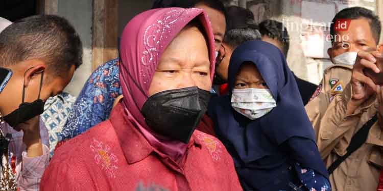 Menteri Risma Jenguk Sinta Aulia Penderita Tumor di Rembang