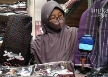 Pedagang Baju Muslim Kebanjiran Pesanan di Kudus