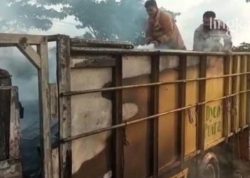 Truk-Bermuatan-Kayu-Terbakar-di-Jalur-Pantura-Demak
