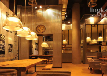 POTRET: Suasana di dalam café. (Sumber Gambar: Freepik @7crafts/Lingkarjateng.id)