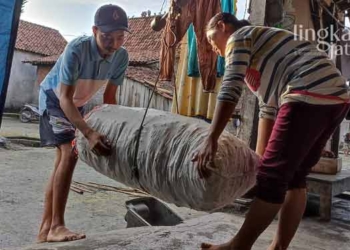 Cuaca-Buruk,-Begini-Nasib-Produsen-Kerupuk-Demak