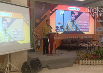 MENYAMPAIKAN: Bupati Kendal, Dico M. Ganinduto saat memberikan motivasi terkait pembayaran pajak agar meningkat setelah dilanda pandemi, belum lama ini. (Unggul Priambodo/Lingkarjateng.id)