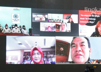 PENGARAHAN: Bupati Blora, Arief Rohman secara virtual mengawali kegiatan verifikasi lapangan hybrid kabupaten/kota layak anak tahun 2022 oleh Kementerian PPPA, Selasa (21/06). (Istimewa/Lingkarjateng.id)