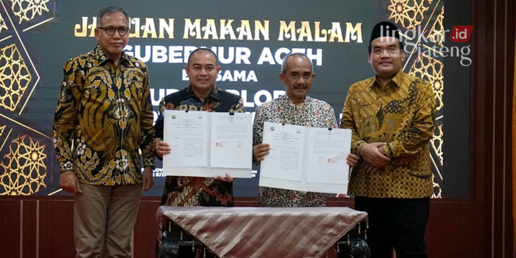 SIMBOLIS: Foto bersama Wakil dari Pemkab Blora dengan Pemprov Aceh usai penandatanganan MoU pada bidang pembangunan pariwisata dan kebudayaan. (Dok. Humas Pemkab Blora/Lingkarjateng.id)