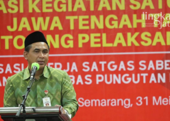 MENERANGKAN: Wakil Gubernur Jawa Tengah, Taj Yasin Maimoen saat memberikan sambutan dalam acara Rapat Koordinasi Evaluasi Kegiatan Satgas Saber Pungli di Kantor Inspektorat Jateng, Selasa (31/05). (Dok. Humas Pemprov Jateng/Lingkarjateng.id)