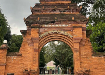 POTRET: Tampak depan lokasi Makam Sunan Prawoto, Pati. (Sumber Gambar: Instagram @zula.albab/Lingkarjateng.id)