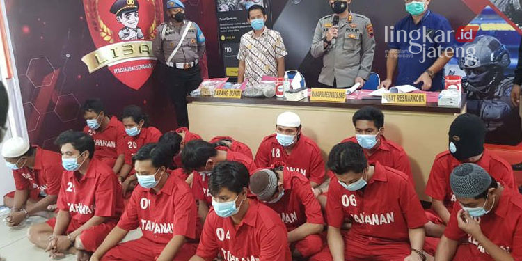 GELAR PERKARA: Sebanyak 15 tersangka kasus penyalahgunaan narkotika dihadirkan dalam pers rilis di Mapolrestabes Semarang, Selasa (12/7). (Istimewa/Lingkarjateng.id)