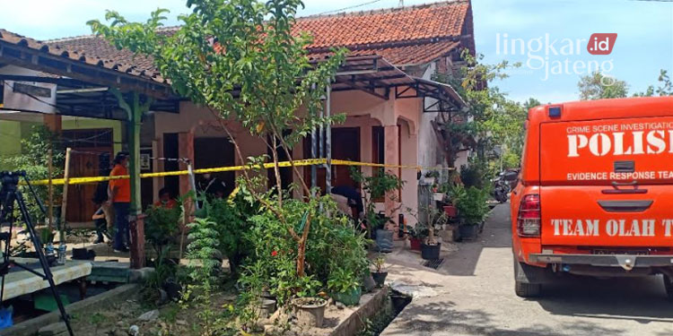 TKP: Kopda Muslimin, otak pelaku penembakan sang istri ditemukan meninggal di kediaman orang tuanya, Kelurahan Trompo, Kabupaten Kendal pada Kamis, 28 Juli 2022. (Unggul Priambodo/Lingkarkateng.id)