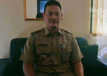 Kepala Kelurahan (lurah) Kalidoro, Kecamatan Pati, Kabupaten Pati, Deny Darmawan saat ditemui di ruang kerjanya, beberapa waktu lalu. (Arif Febriyanto/Lingkarjateng.id)