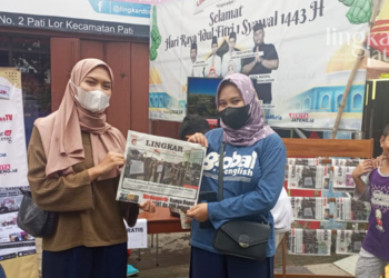 SAMBUT HANGAT: Lingkar Media Group (LMG) mendapat tanggapan positif dari warga yang mengikuti Car Free Day. (Nailin RA/Lingkarjateng.id)