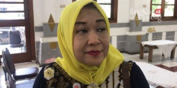 MENERANGKAN: Direktur PT. PRPP Jawa Tengah (Perseroda), Titah Listyorini saat diwawancarai awak media usai prescon di Gedung Maerokoco Semarang. (Adimungkas/Lingkarjateng.id)