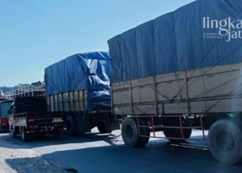 Imbas As Truk Patah dan Pengecoran Jalan, Jalur Pantura Pati-Rembang Macet Parah
