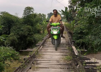 RUSAK: Jembatan rusak di Desa Bandungharjo, Kecamatan Toroh, Kabupaten Grobogan. (Muhamad Ansori/Lingkarjateng.id)