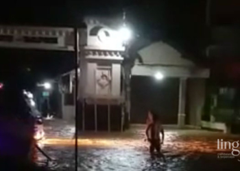 Banjir Menggenangi Jalan Raya Desa Bumiayu Kecamatan Wedarijaksa Kab Pati Pati 14 Ju